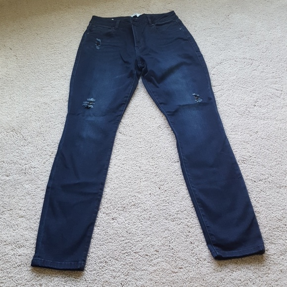 CAbi Denim - CAbi curvy skinny jean size 8 CAbi Denim - CAbi curvy skinny jean size 8
